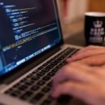 La surveillance des “tchats” d’un salarié peut constituer une violation de son droit à la vie privée selon les juges européens
