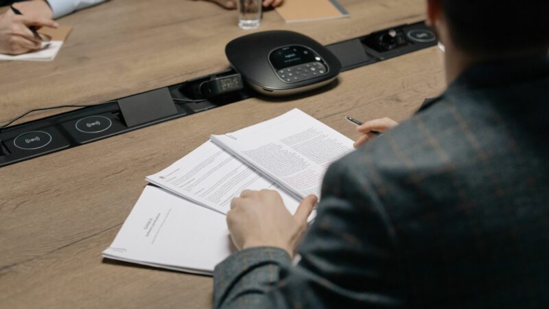 Vous consultez actuellement Réunions du CSE : interdiction faite à l’employeur de les enregistrer pour contrôler les PV
